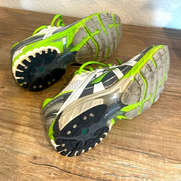 Brooks size 8.5 - Picture 3 of 5